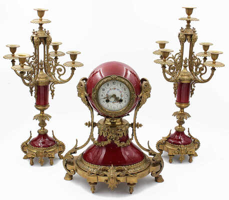 Каминные часы с двумя канделябрами